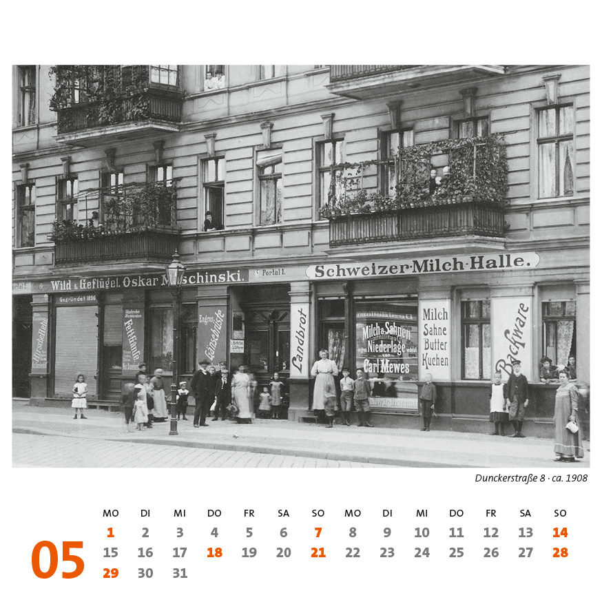Dunckerstraße, Hausnummer 8 · ca. 1908. Kalender Berlin Prenzlauer Berg 2023 (15 × 15 cm) Historische Ansichtskarten und Fotografien, ISBN 978-3-948297-12-1: innenansicht 05-Mai.