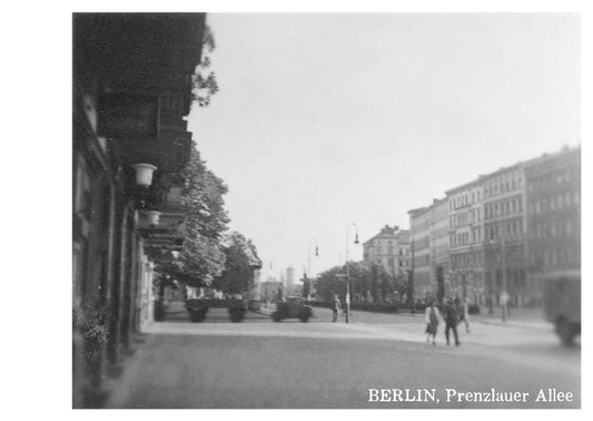 Postkarte Berlin: Prenzlauer Allee von tobios publishing