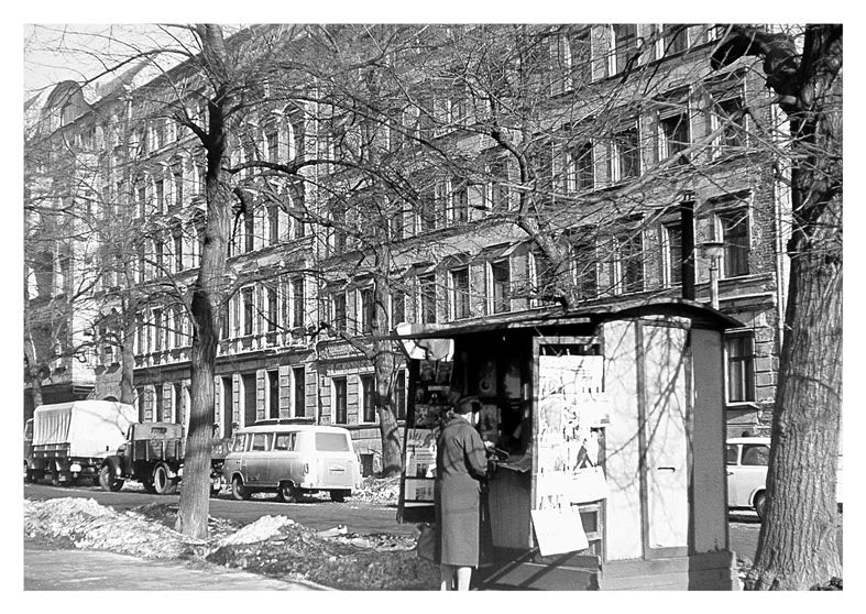 Postkarte Berlin, Prenzlauer Berg: Heinrich-Roller-Straße von tobios publishing